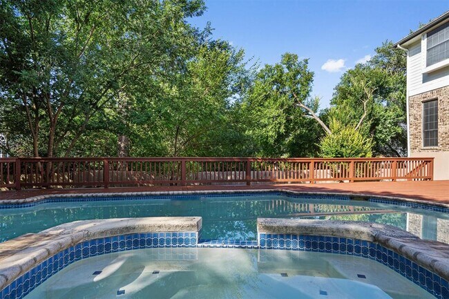 Building Photo - 1903 Port Royal Dr