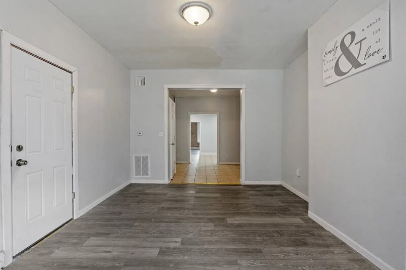 Building Photo - 179 Elk St