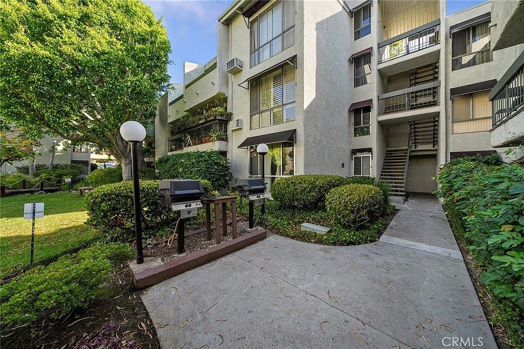 Building Photo - 4900 Overland Avenue Unit 310