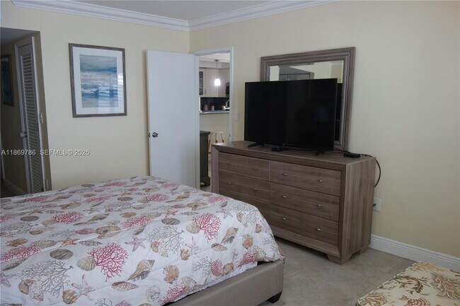 Building Photo - 5701 Collins Ave