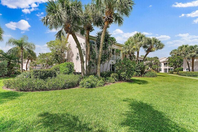 Building Photo - 2905 Fairway Dr N