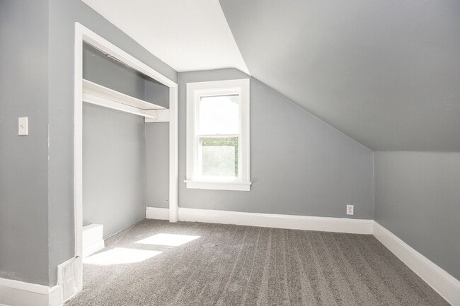 Building Photo - 2 BED 1 BATH SINGLE FAMILY HOME IN EUCLID!
