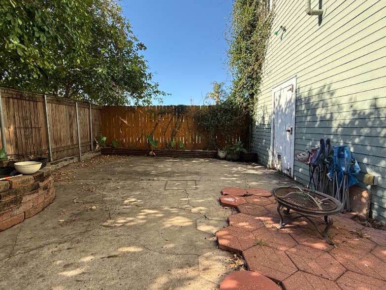 Building Photo - 2020-2022 Camp St