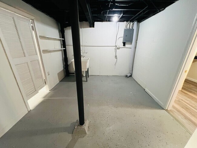 Building Photo - Elegant 4-bedroom Home with Chef’s Kitchen, 2 Full Bath, and Two-Car Garage