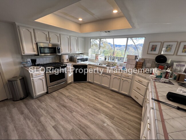 Building Photo - AVAILABLE NOW- Recently Updated Home on Lake Nacimiento - 3 Bed / 2 Bath