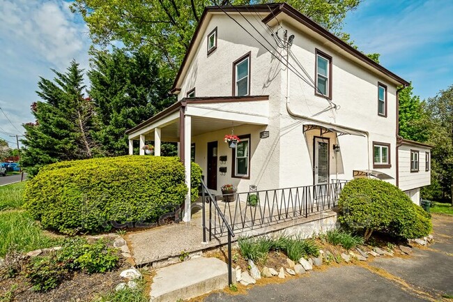 Building Photo - 2477 Brookdale Ave