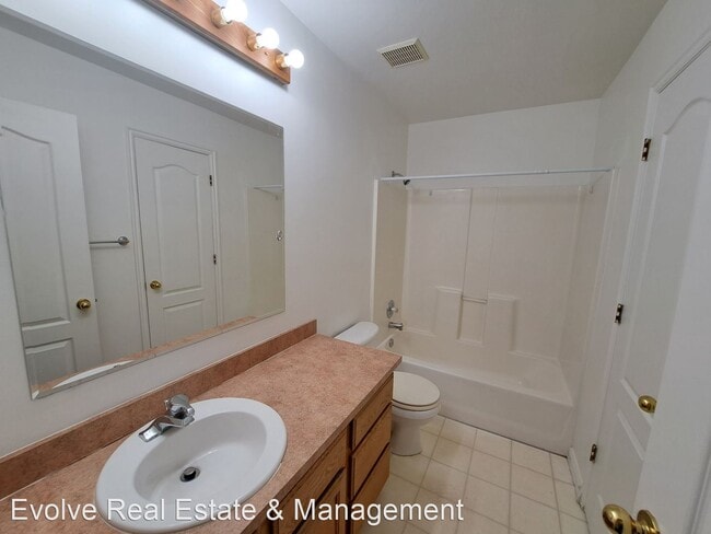 Building Photo - 3 br, 2.5 bath House - 469 E 250 N