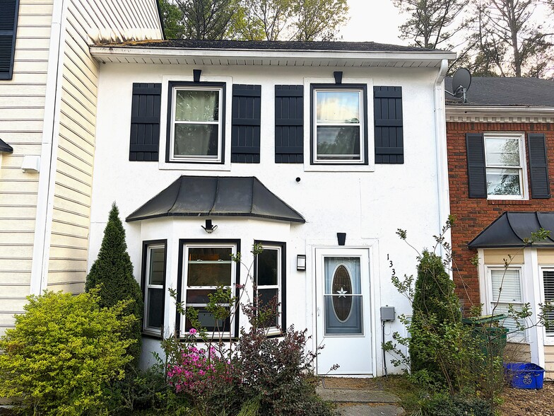 Front of the house - 1330 Poplar Pointe SE