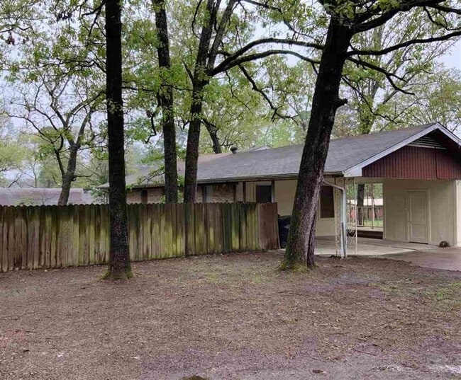Building Photo - 3/2 with fenced yard and covered parking