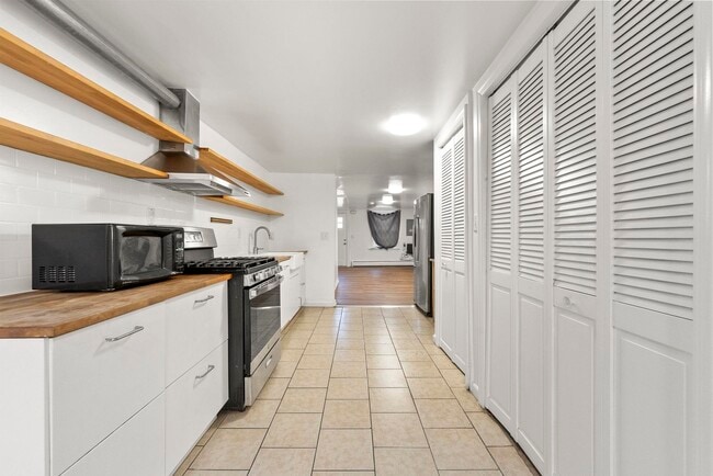 Building Photo - 40 Van Reypen St