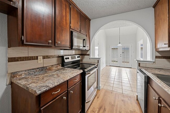 Building Photo - 23419 Prairie Bird Dr