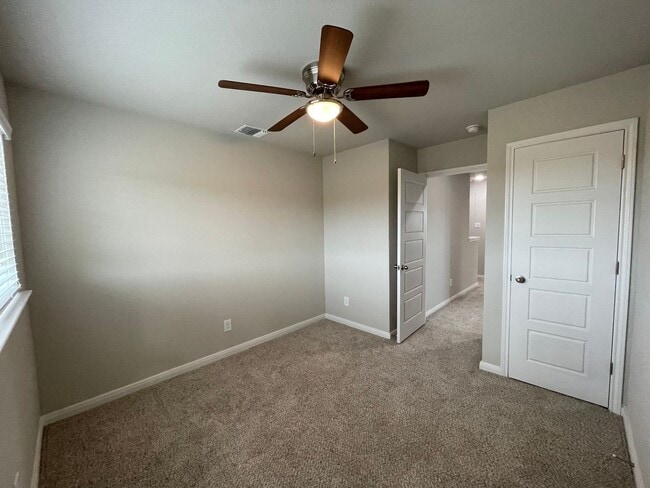 Building Photo - Duplex Available in Samuels Court, New Bra...