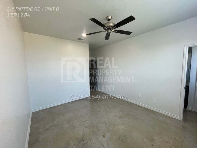 Building Photo - 215 Riptide Rd