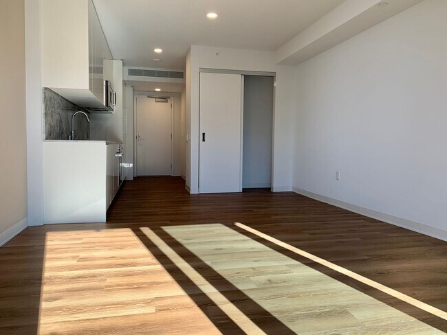 Building Photo - A'ali'i: Studio Condo w/ 1 Parking - Brand New Building in Kakaako