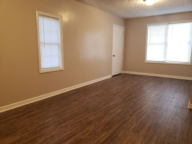 Building Photo - Spacious Ranch-Style 3 Bedroom Home with Bonus room Large back yard!