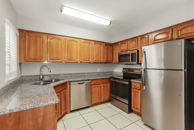 Building Photo - 4943 Cypress Trace Dr