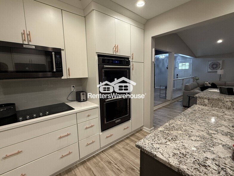 Building Photo - 115 Craig Way NE