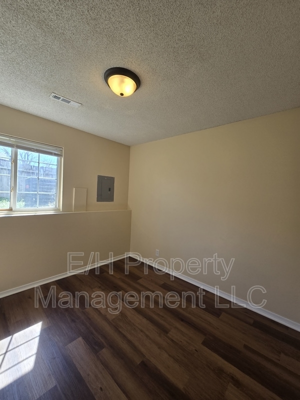 Building Photo - 4462 S Elizabeth Ave