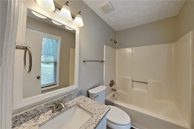 Building Photo - 4171 Woodcrest Dr