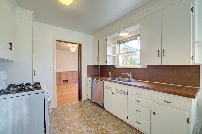 Building Photo - 3Bd/2Ba Seattle House