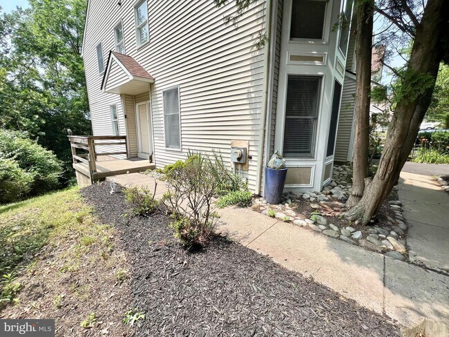 Building Photo - 8620 Trumbauer Dr