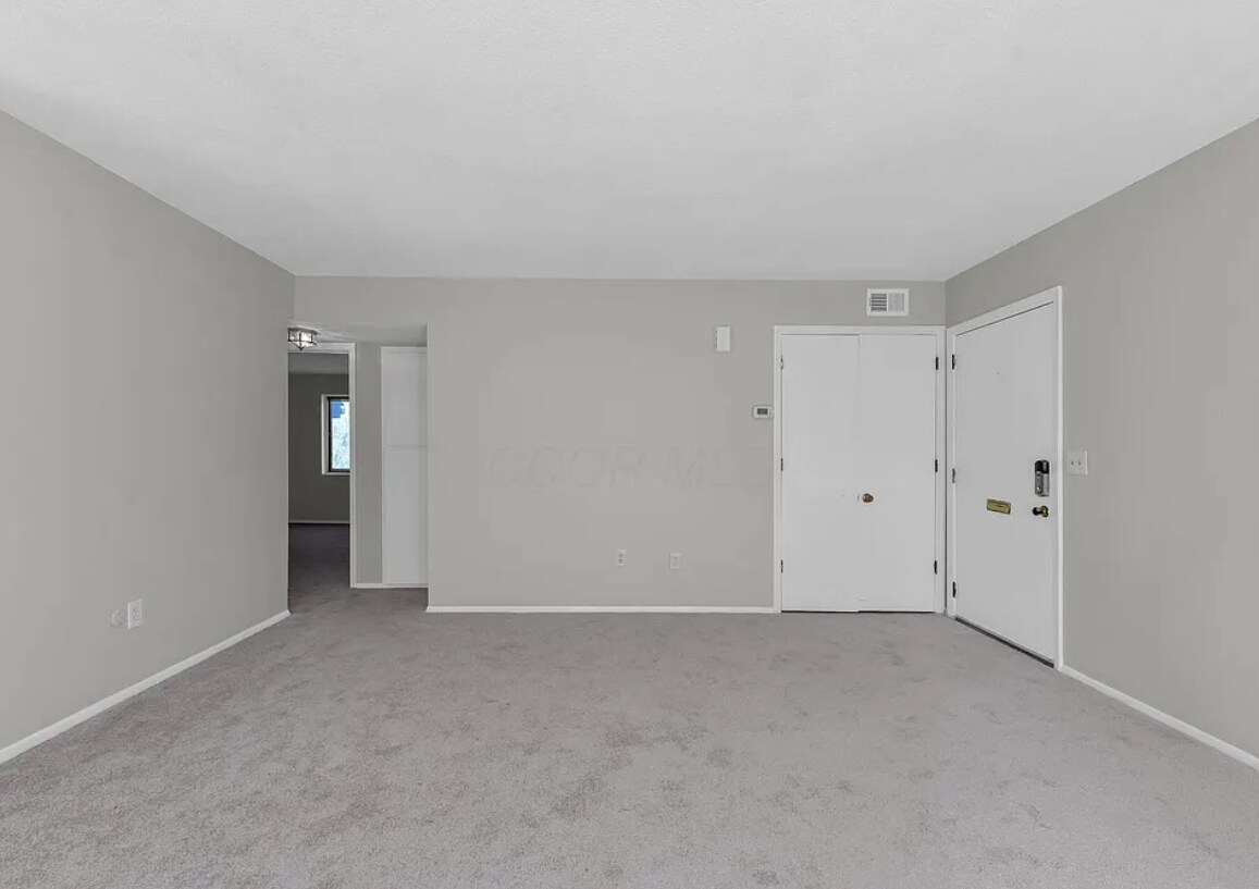 Building Photo - 652 Olde Towne Ave