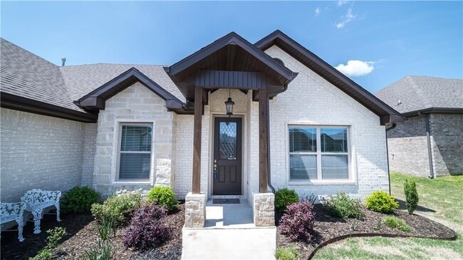 Building Photo - 1222 Bradley St