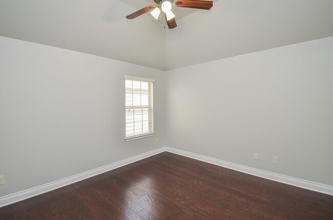 Building Photo - 9819 St Romain Dr