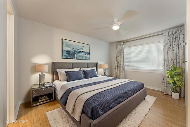 Building Photo - 2200 Dickson Dr