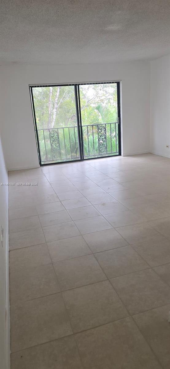 Building Photo - 3680 Inverrary Dr