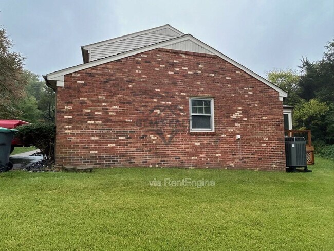 Building Photo - 100 Kendallwood Dr