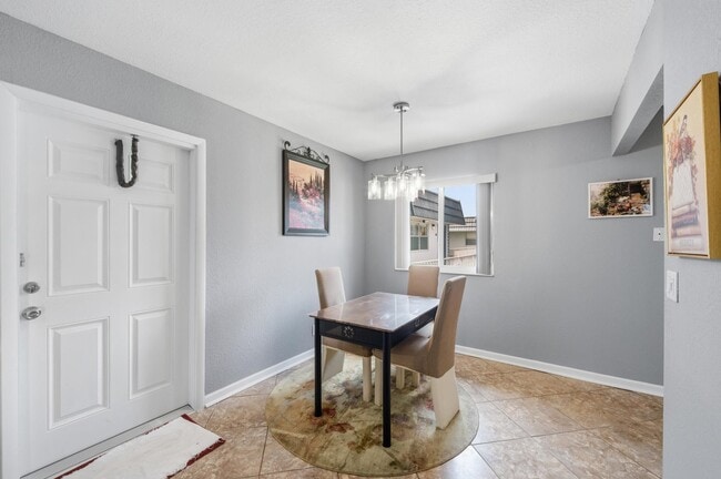 Building Photo - 376 Saxony Trail