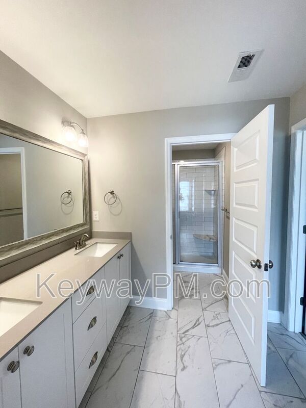 Building Photo - 301 Sumac Trail