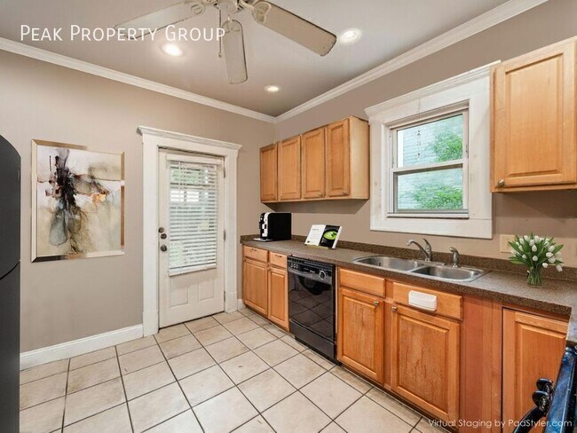 Building Photo - 1400 Summit St