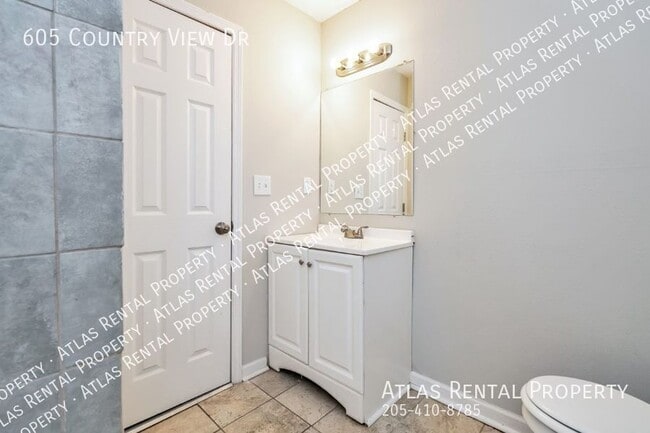 Building Photo - 605 Country View Dr NE