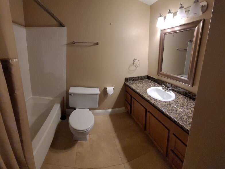 Building Photo - 788 Center Ave