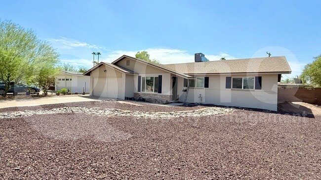 Building Photo - 537 E Laguna Dr