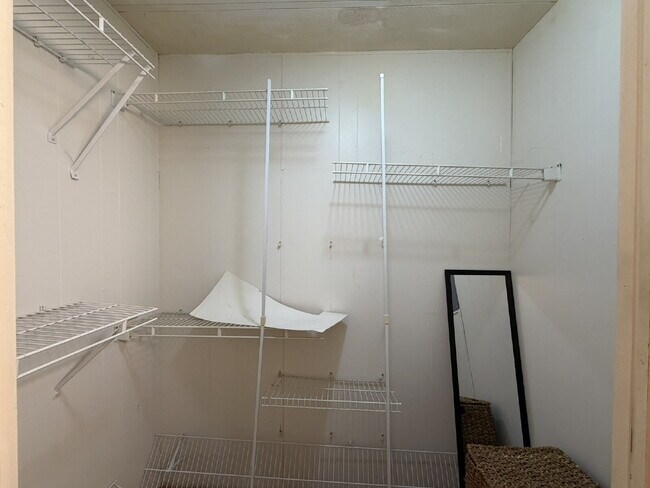 Building Photo - "Charming 2-Bed, 2-Bath Mobile Home Retreat in Harbor Cove!"