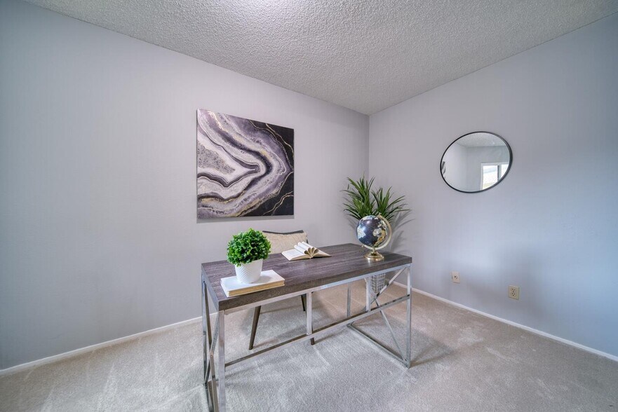 Bonus room - 1178 N Abbott Ave