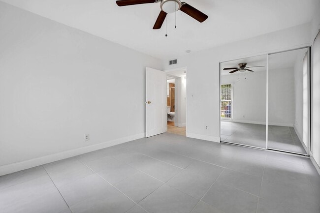 Building Photo - Beautiful Renovated 3/1