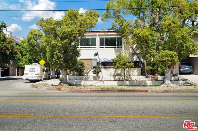 Building Photo - 10823 Camarillo St