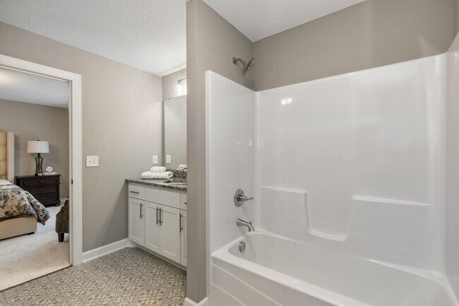 Building Photo - 13837 Oakwood Dr N