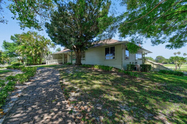 Building Photo - 7361 SE Jamestown Terrace