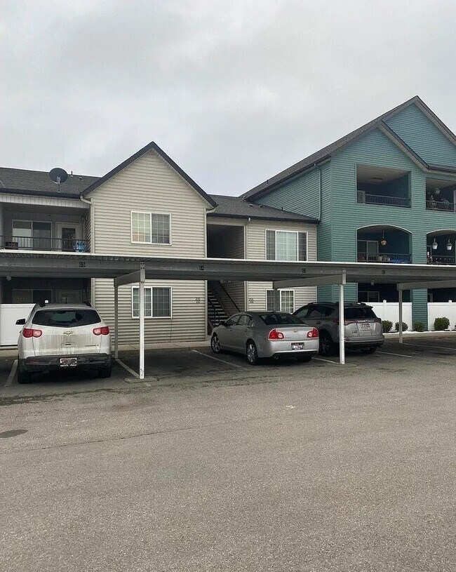 Building Photo - Beautiful Second-Floor Condo in Promenade Post Falls