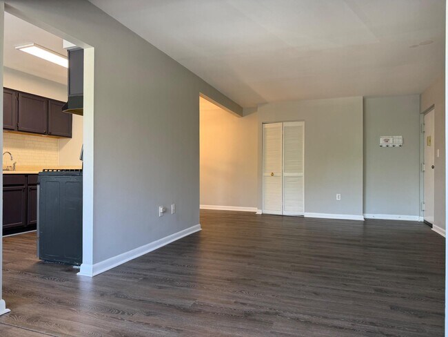 Building Photo - 140 Royal Oak Dr