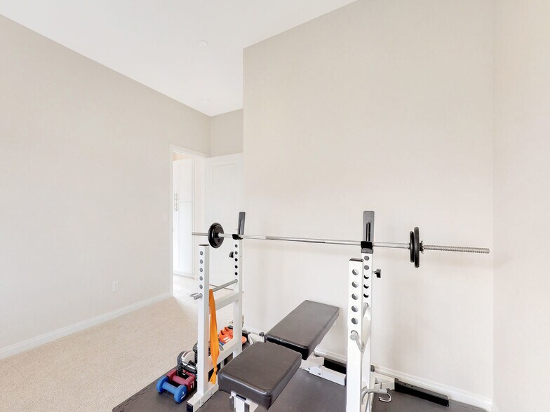 Building Photo - 955 Humbert Ave