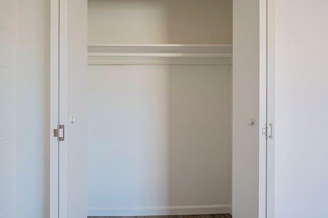 Building Photo - Renovated open floorplan