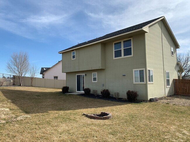 Building Photo - 720 Triumph Dr