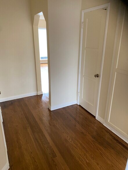 Building Photo - 1414 W 25th St