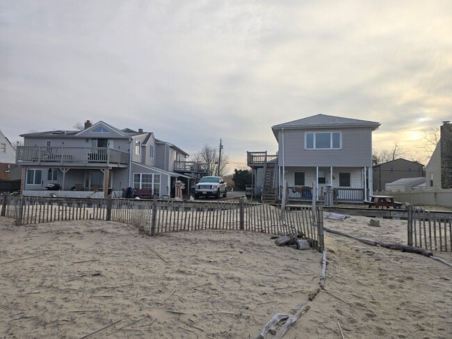 Building Photo - 18 Slape Ave